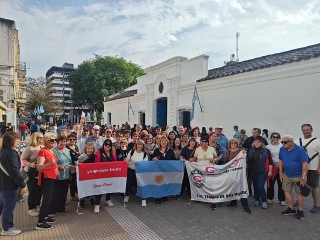 Grupo de viajeros durante una experiencia organizada por Greacy